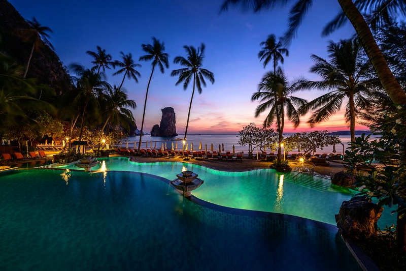 Centara Grand Beach Green wood Travel