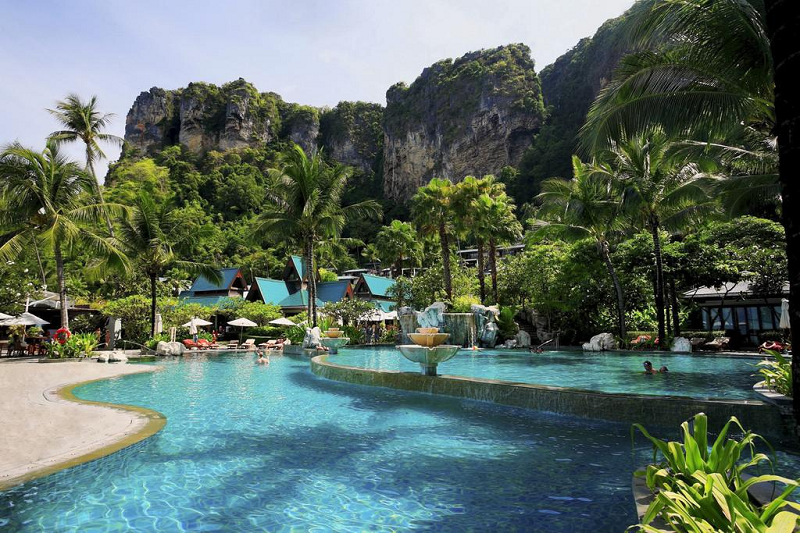 Centara Grand Beach Green wood Travel