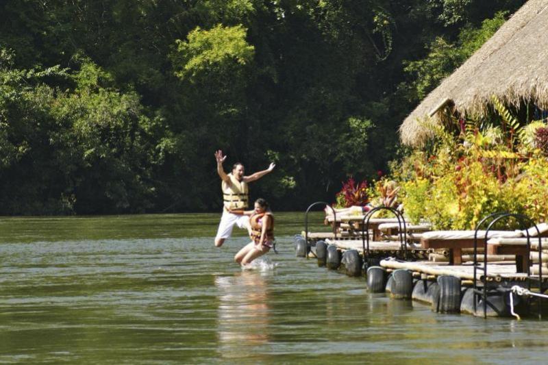 Prive naar Kanchanaburi Floatel