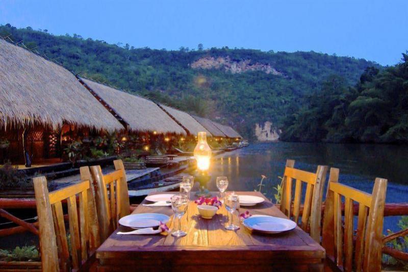 Prive naar Kanchanaburi Floatel