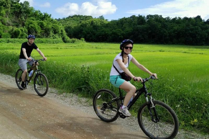 Halve dag fietstrip door het Lanna landschap