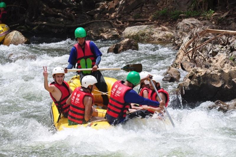 Extreme avontuur Khaolak bamboo rafting vlot