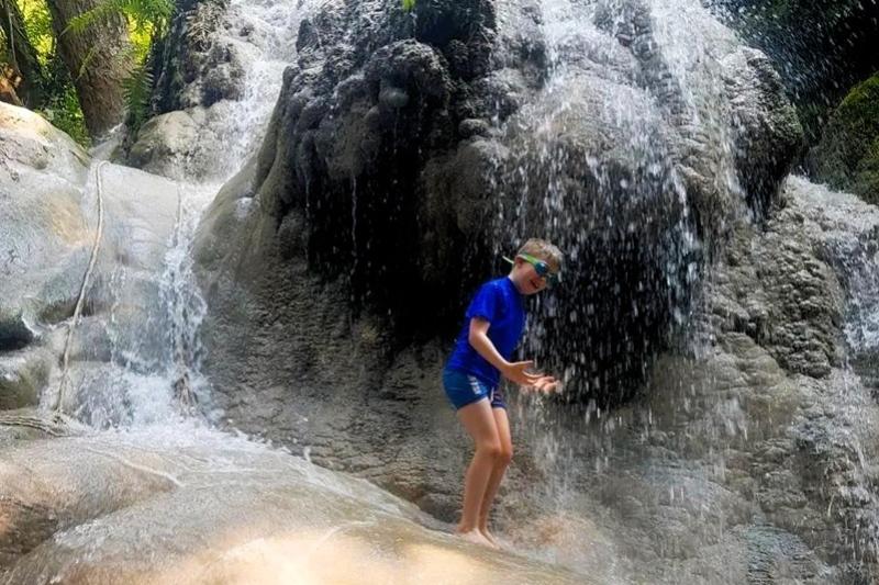 Sticky Waterval jungletrek Greenwood Travel