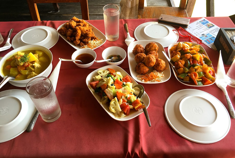 Zwemmen met varkens Thong Krut beach