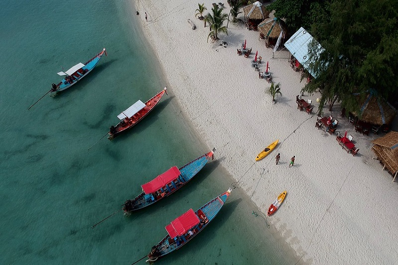 Zwemmen met varkens op Koh Matsum