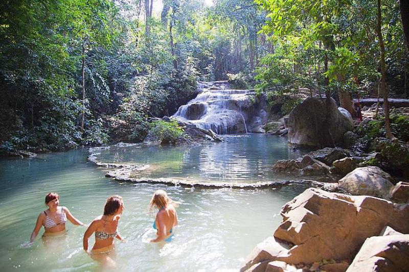 Erawan Waterval (Halve dag)