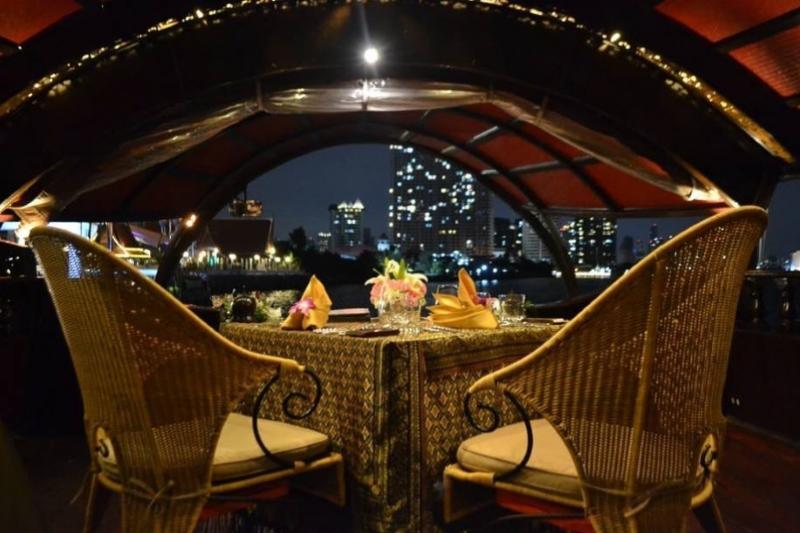 Manohra diner cruise Thailand