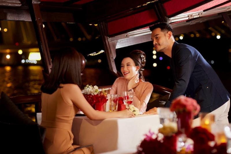 Manohra diner cruise Thailand