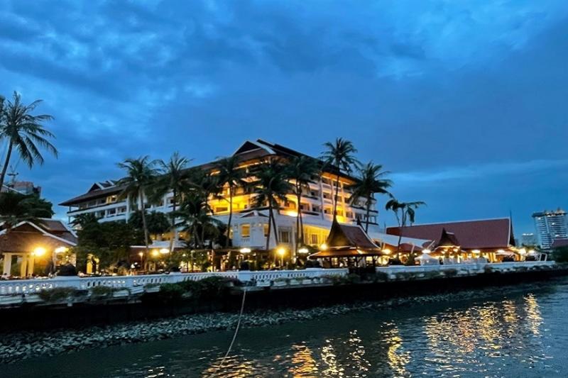 Manohra dinner cruise Bangkok