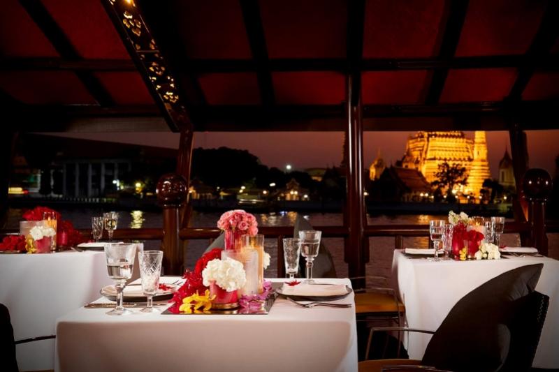 Manohra diner cruise Thailand