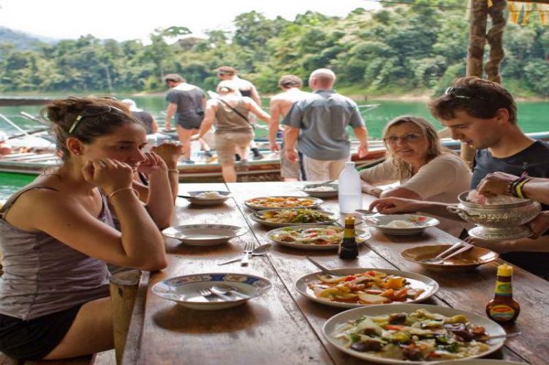 Khao SokEen dag op het meer Greenwood